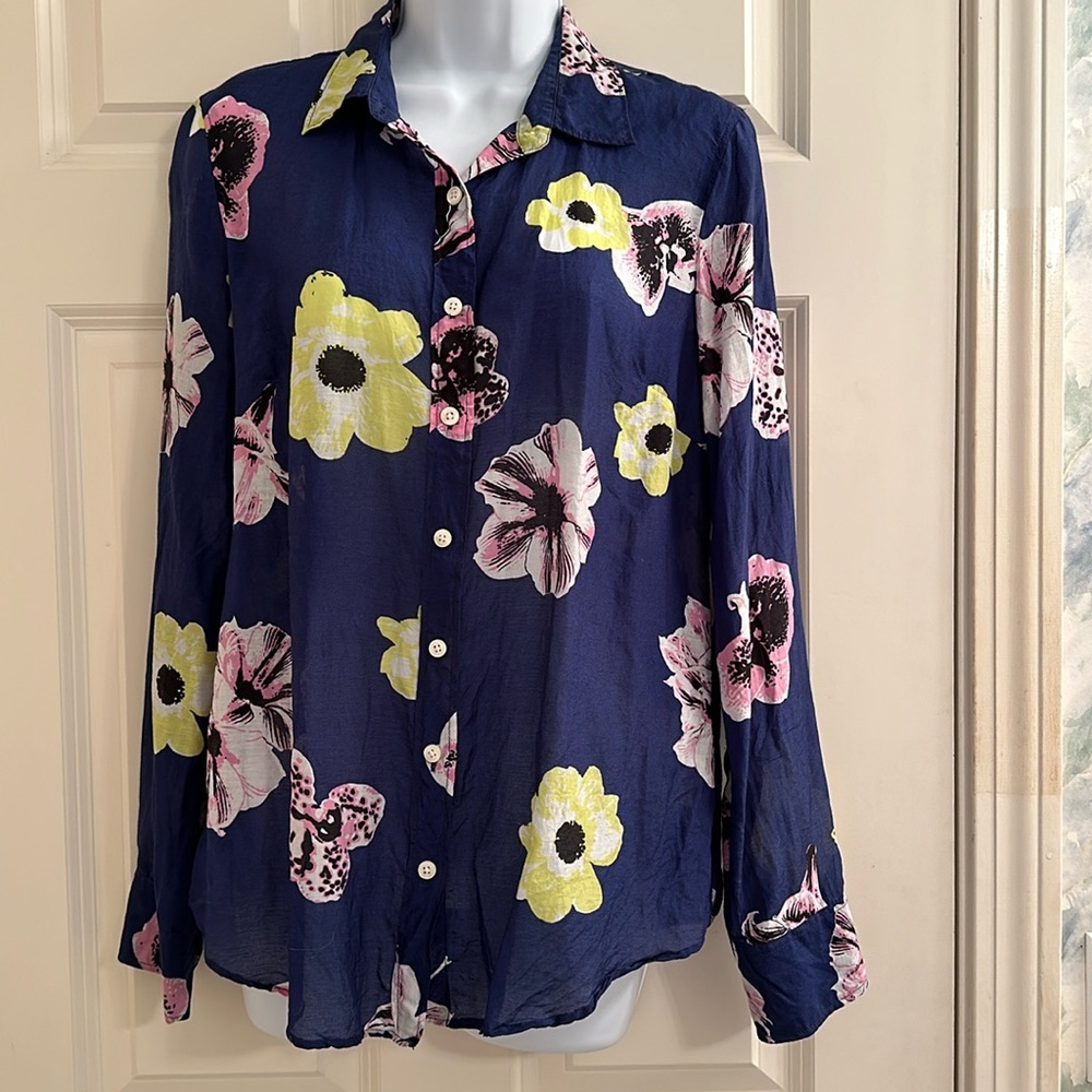 A must have combo with lots of fun possibilities. Wear with jeans or dress up.